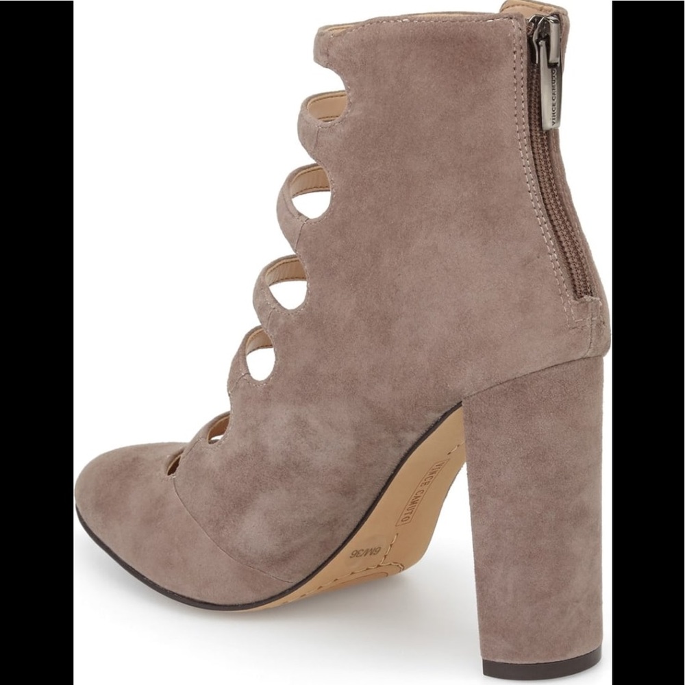Vince Camuto Davel Block Heel - Picture 7 of 7